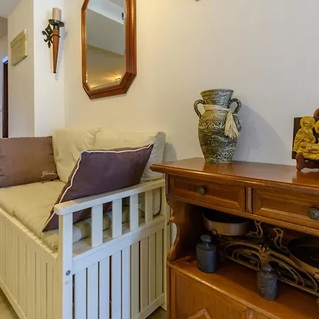 House Ana Lopar